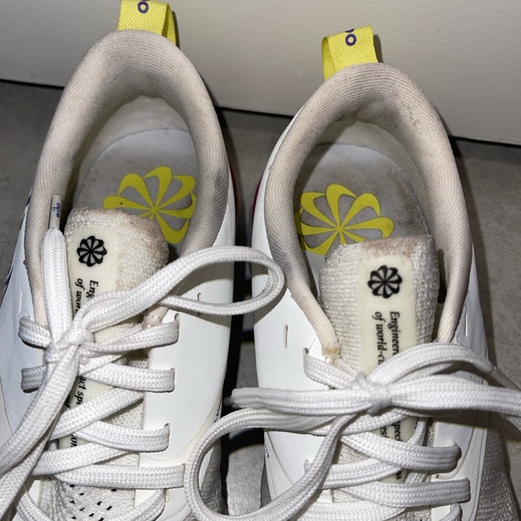 Nike React Sneakers 💖 - Picture 4 of 6